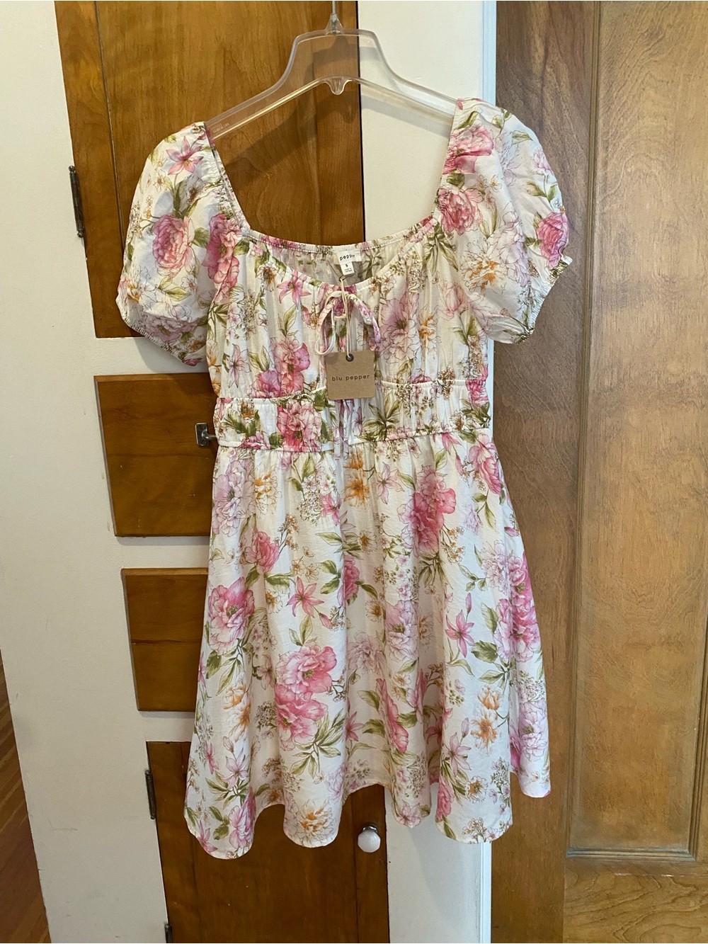 NWT!! Blu Pepper White Floral Puff-Sleeve Dress with Pink Roses